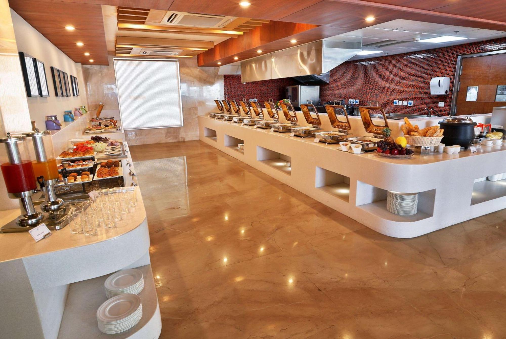 Hotel Ramada By Wyndham Ghaziabad Vasundhara Esterno foto