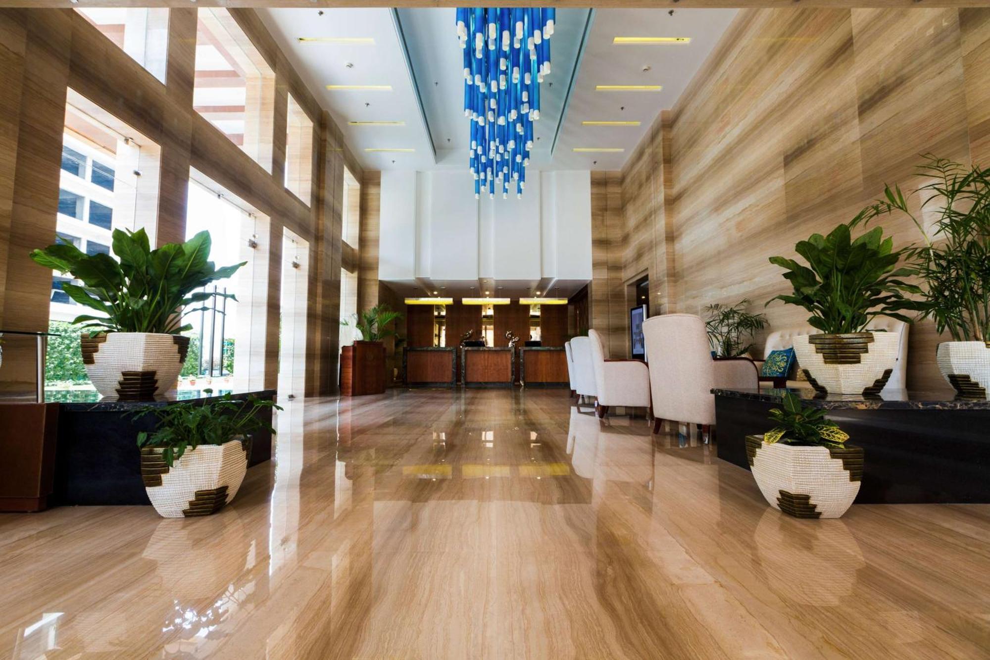 Hotel Ramada By Wyndham Ghaziabad Vasundhara Esterno foto