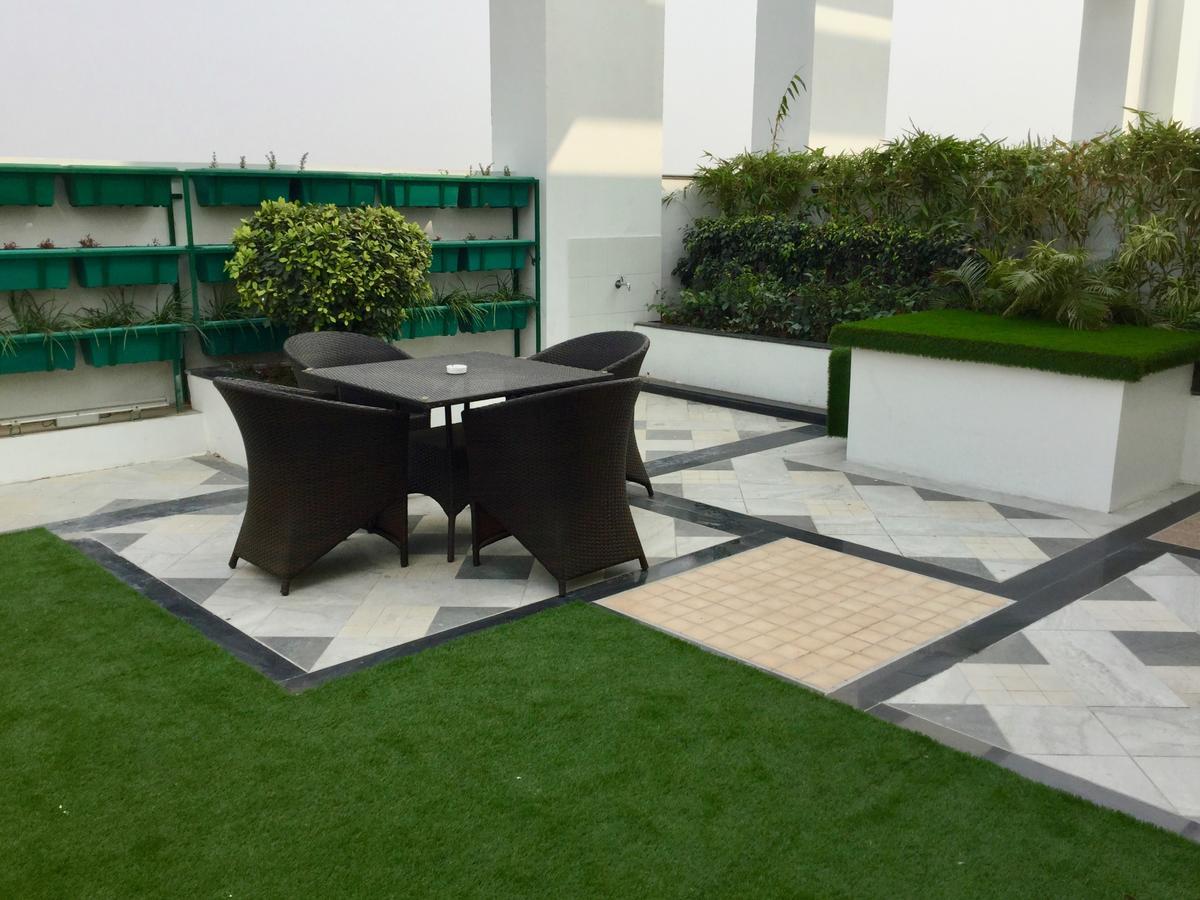 Hotel Ramada By Wyndham Ghaziabad Vasundhara Esterno foto