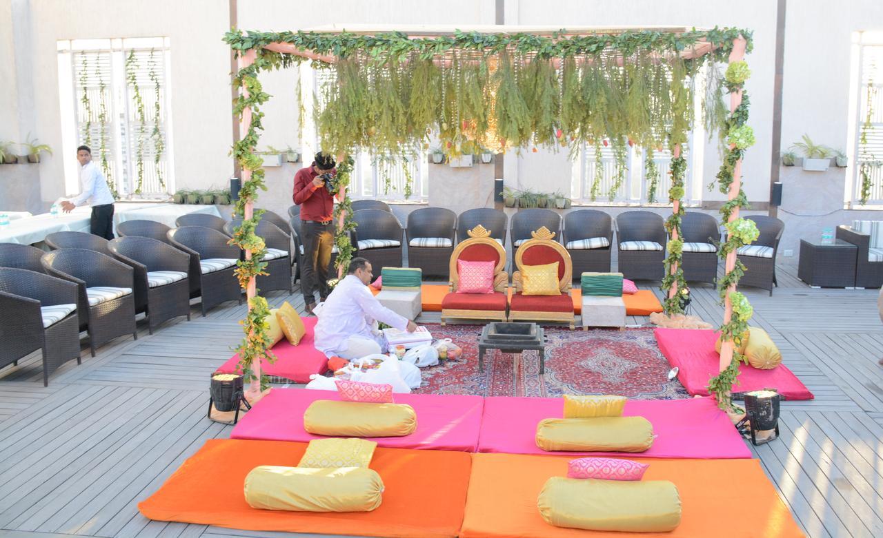 Hotel Ramada By Wyndham Ghaziabad Vasundhara Esterno foto
