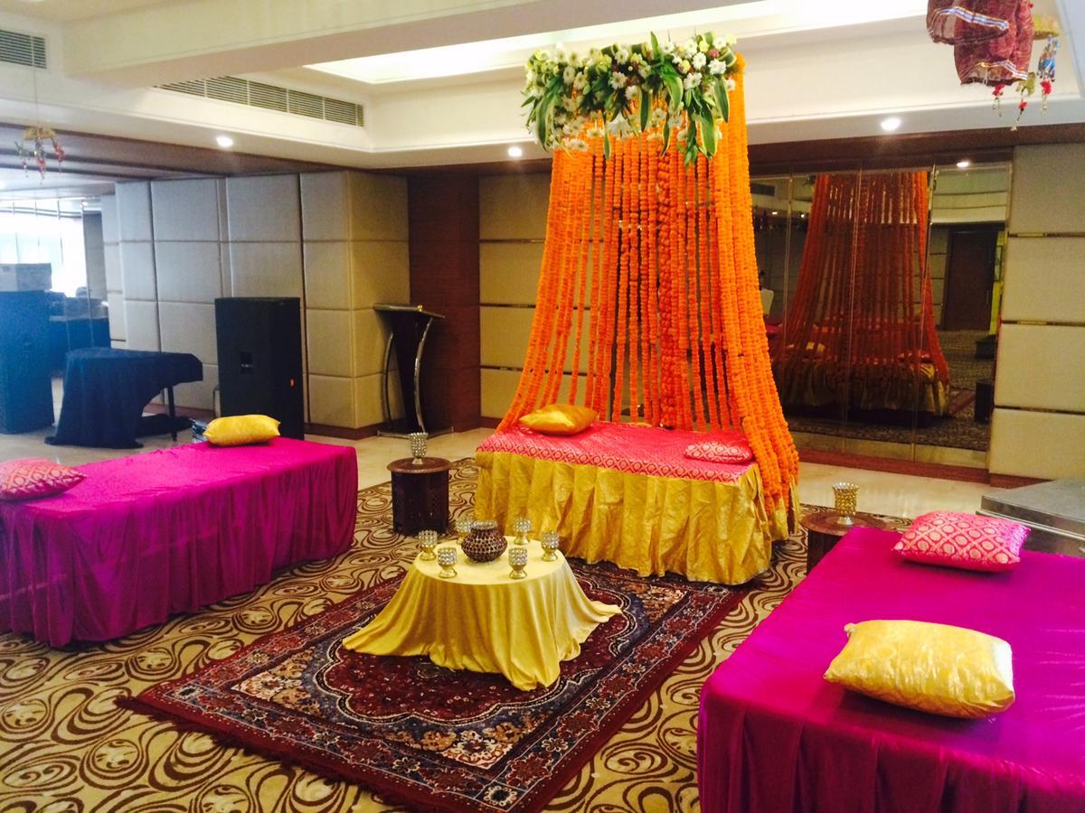 Hotel Ramada By Wyndham Ghaziabad Vasundhara Esterno foto