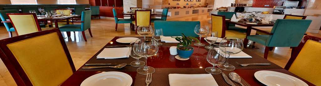Hotel Ramada By Wyndham Ghaziabad Vasundhara Ristorante foto