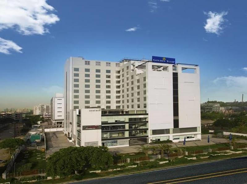 Hotel Ramada By Wyndham Ghaziabad Vasundhara Esterno foto
