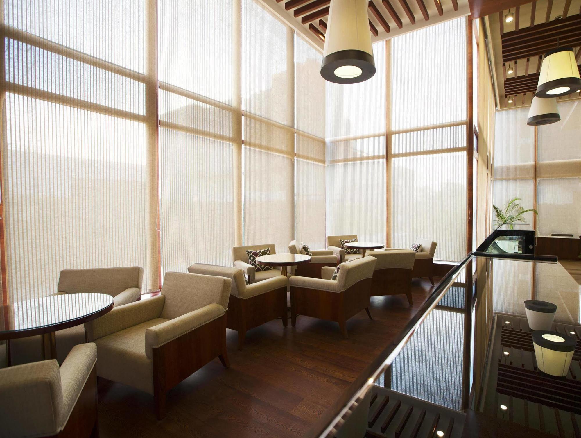Hotel Ramada By Wyndham Ghaziabad Vasundhara Esterno foto